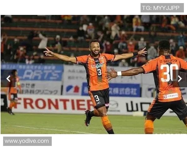 冈山绿雏与山口雷诺的激烈对决展现足球魅力与团队精神